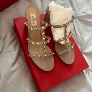 Brand new Valentino garavini Stud Sandal